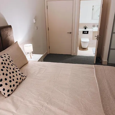 Modern And Spacious 2 Bedroom Flat In Streatham London Exterior photo