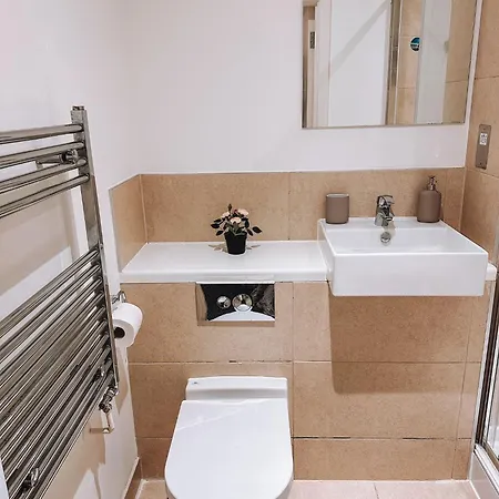 Modern And Spacious 2 Bedroom Flat In Streatham London Exterior photo