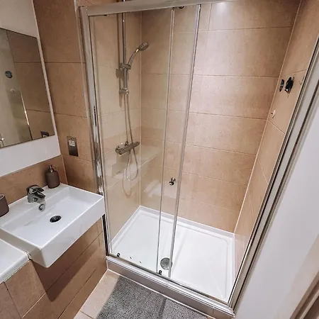 Modern And Spacious 2 Bedroom Flat In Streatham London Exterior photo