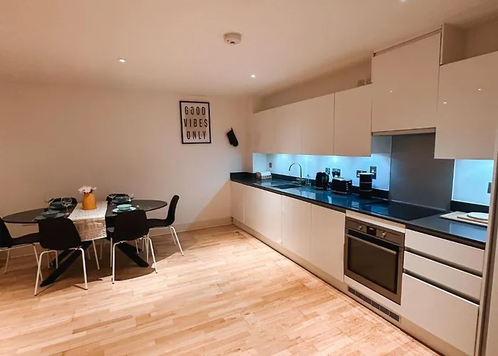 Modern And Spacious 2 Bedroom Flat In Streatham