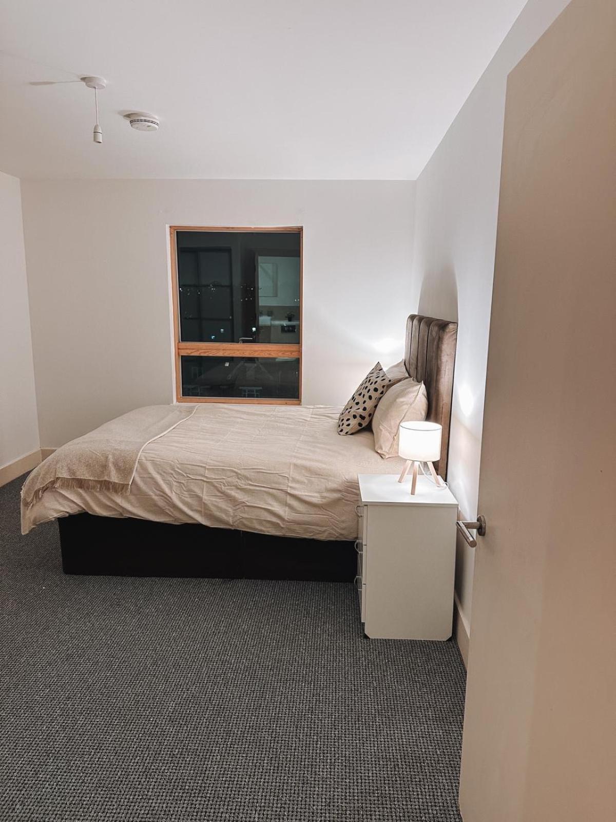 Modern And Spacious 2 Bedroom Flat In Streatham Apartamento *