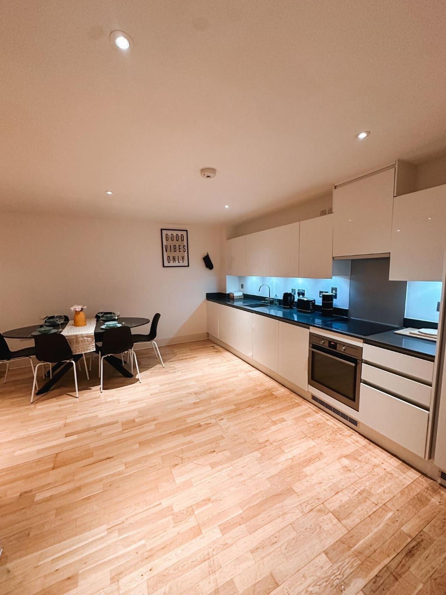 Modern And Spacious 2 Bedroom Flat In Streatham Apartamento Londres