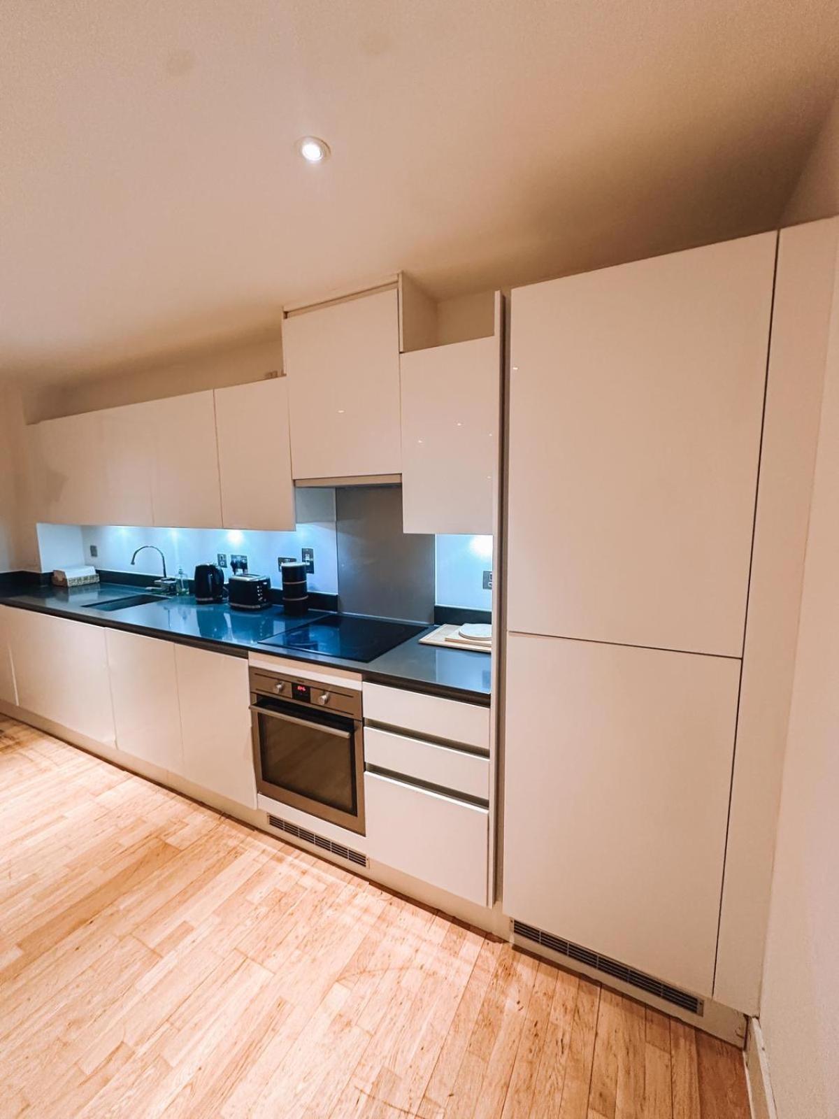 Modern And Spacious 2 Bedroom Flat In Streatham * Londres
