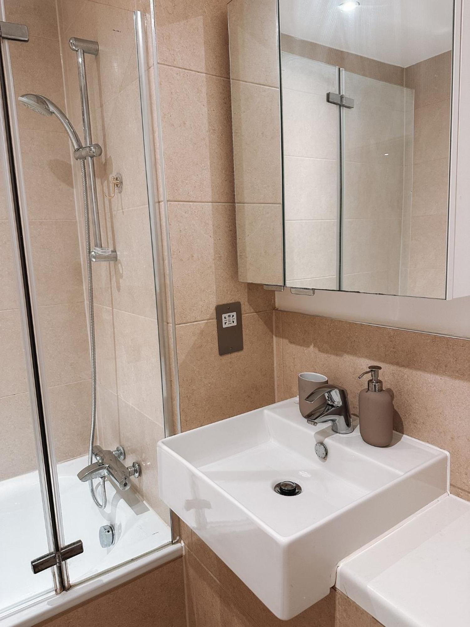 Modern And Spacious 2 Bedroom Flat In Streatham * Londres