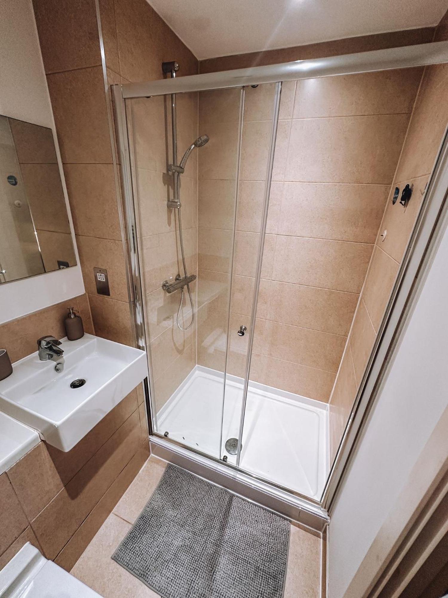 Modern And Spacious 2 Bedroom Flat In Streatham Apartamento Londres